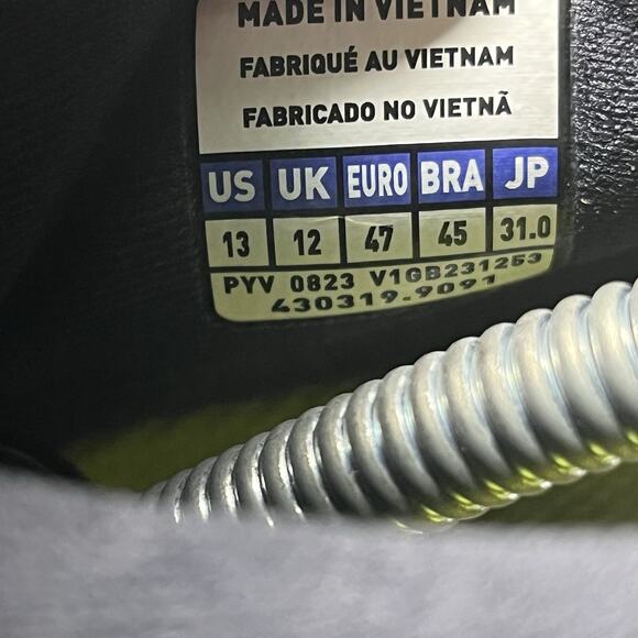 Mizuno Men’s Wave Momentum 3 Volleyball Shoes Size 13 - Picture 5 of 10